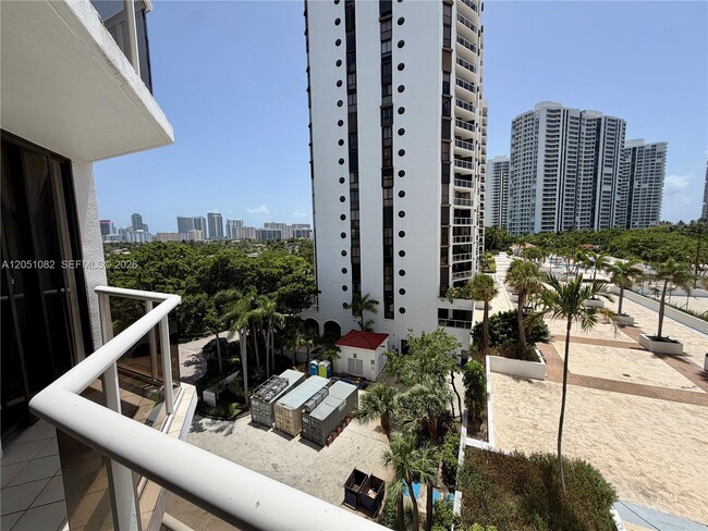 Building Photo - 3610 Yacht Club Dr