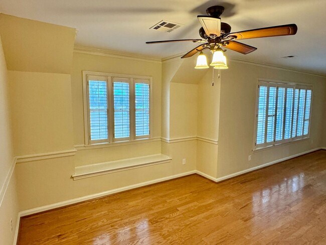 Building Photo - Gorgeous Interiors in this BONUS SPACE + 4 Bedroom  2 Bathroom Home!