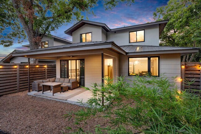 Building Photo - 3610 Thompson St