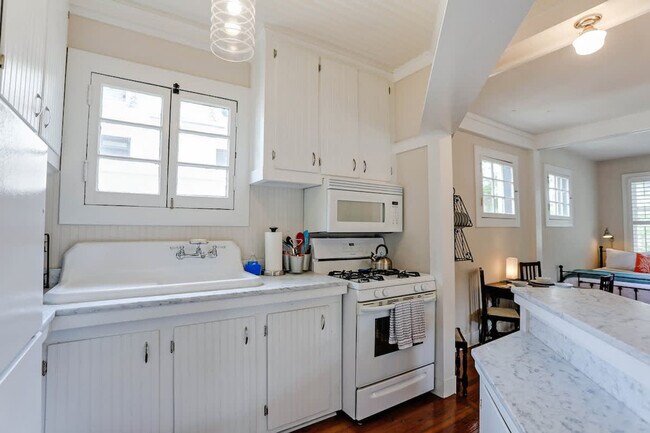 Building Photo - 916 Howard St