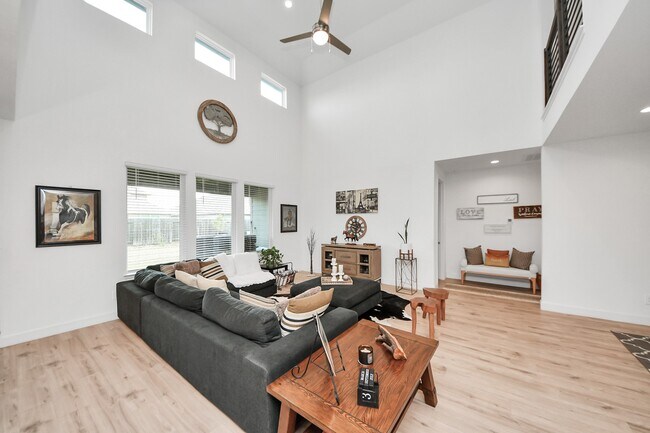 Building Photo - 21130 Almaco Dr