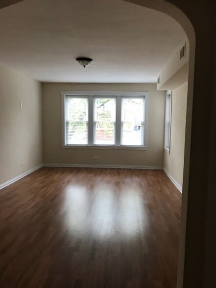 Building Photo - 4950 N Harding Ave