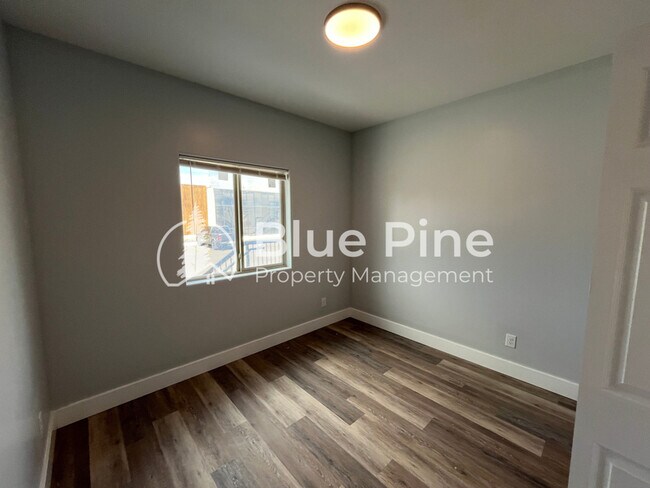 Building Photo - 1448 E 17th St