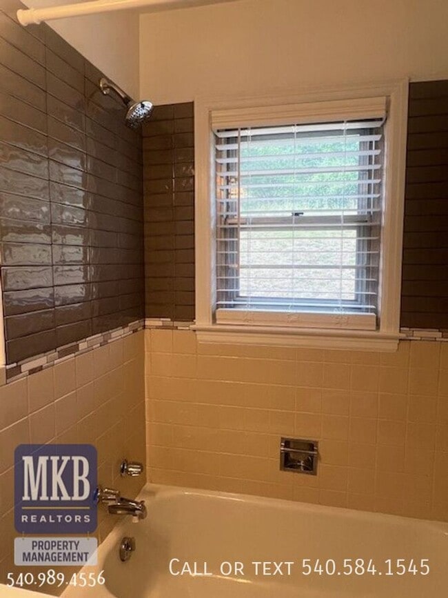 Building Photo - 6099 Franklin Rd