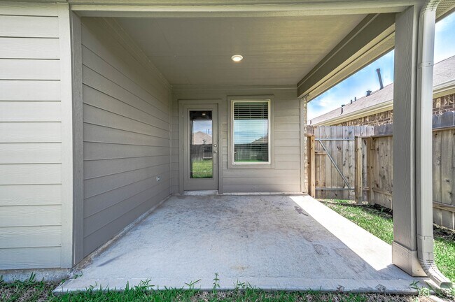 Building Photo - 22810 Panaro River Dr