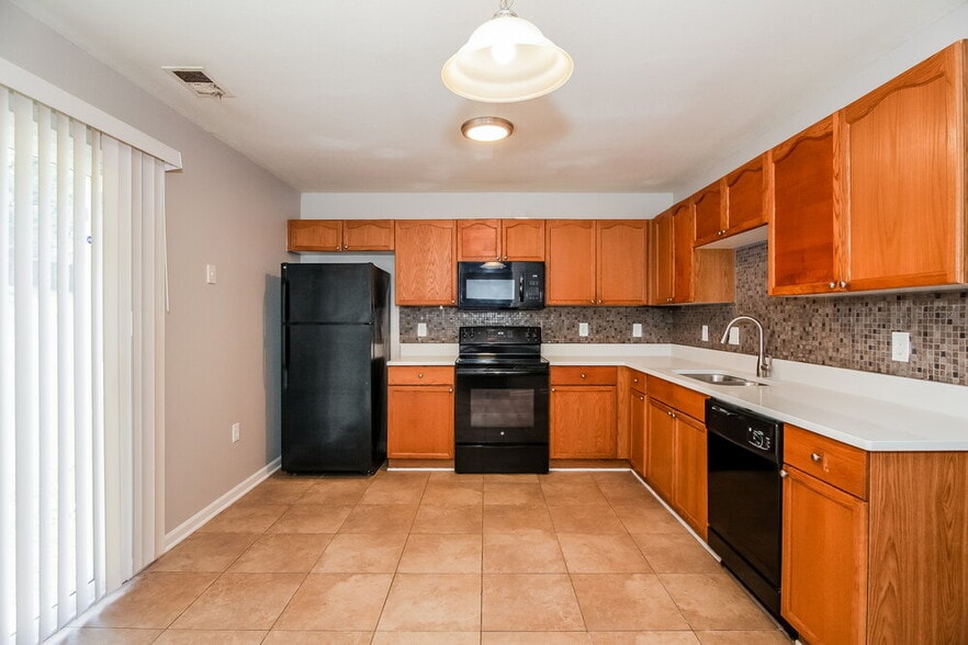 Building Photo - 2231 Gooseberry Rd