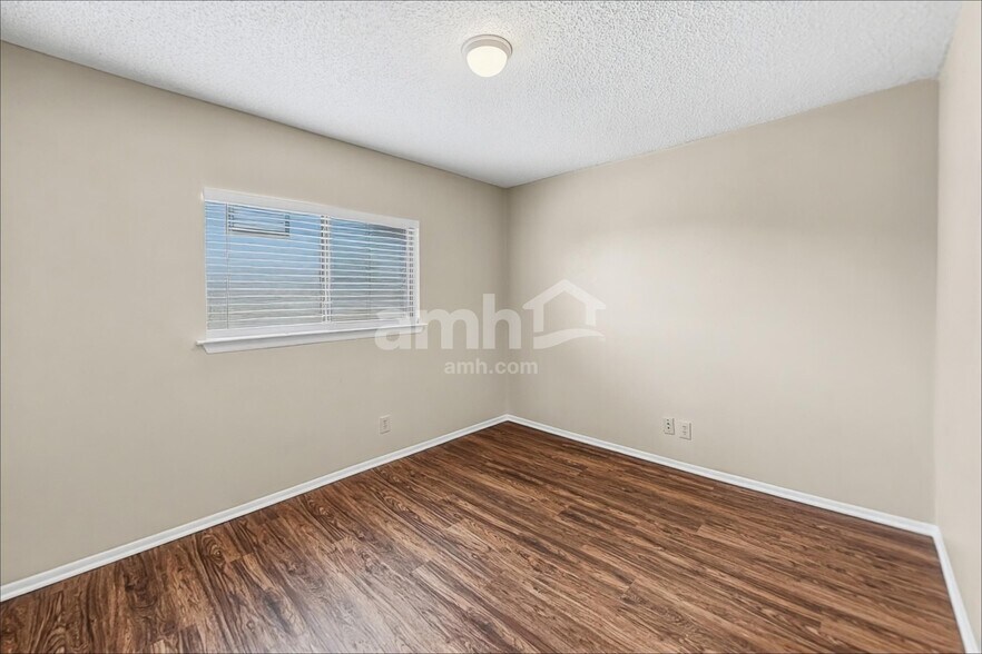 Building Photo - 6678 Snow Meadow Dr