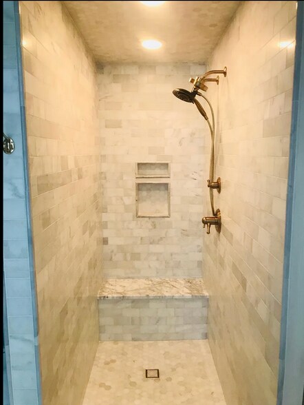 Building Photo - 2528 Myrtle Ave