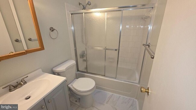 Building Photo - 25 Hamlet Dr