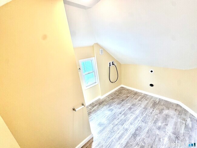 Building Photo - 129-131 Highland Ave