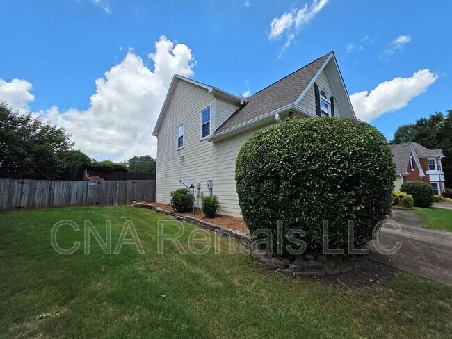 Building Photo - 1721 Paramore Pl NE