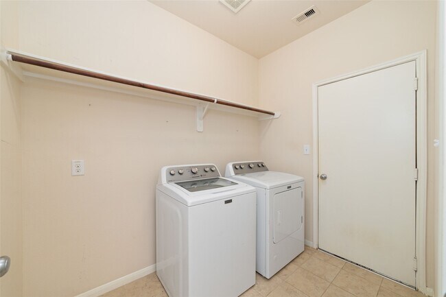 Building Photo - 8919 Inglebrook Ln