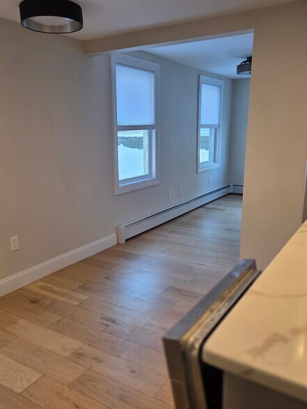 Building Photo - 56 Ellington Ave