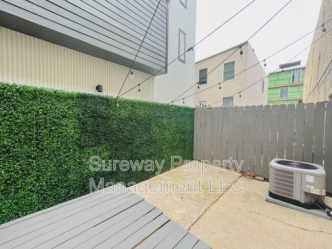 Building Photo - 314 W Wildey St