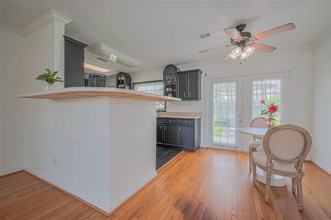 Building Photo - 3042 Oak Forest Dr