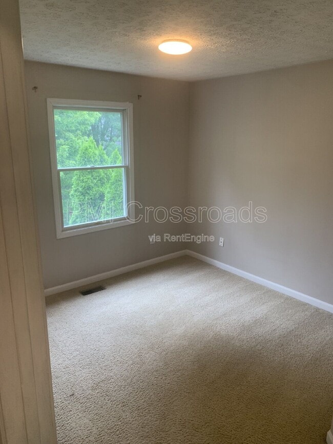 Building Photo - 8620 Olenbrook Dr