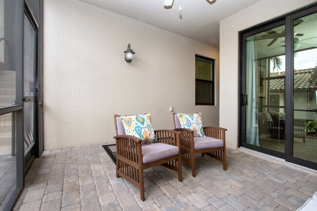 Building Photo - Like new 2BR, 2BA garage condo-Lakewood National