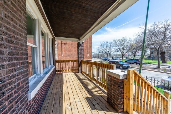 Building Photo - 56 W 76th St