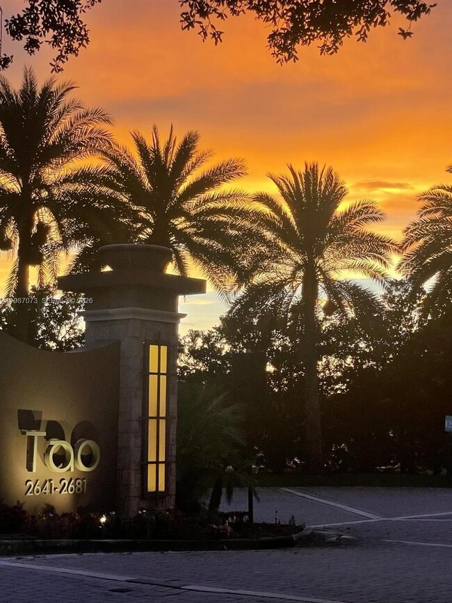 Building Photo - 2641 N Flamingo Rd