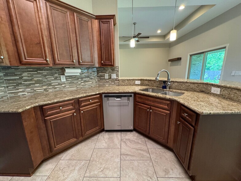 Building Photo - 2103 Frontera St