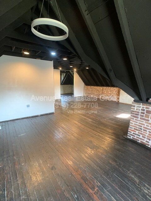 Building Photo - 4950 Magnolia Ave