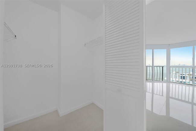 Building Photo - 7601 E Treasure Dr