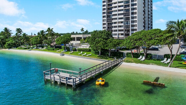 Building Photo - 5600 N Flagler Dr