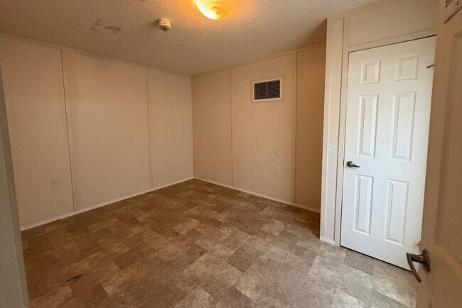 Building Photo - 606 Buckwheat Dr