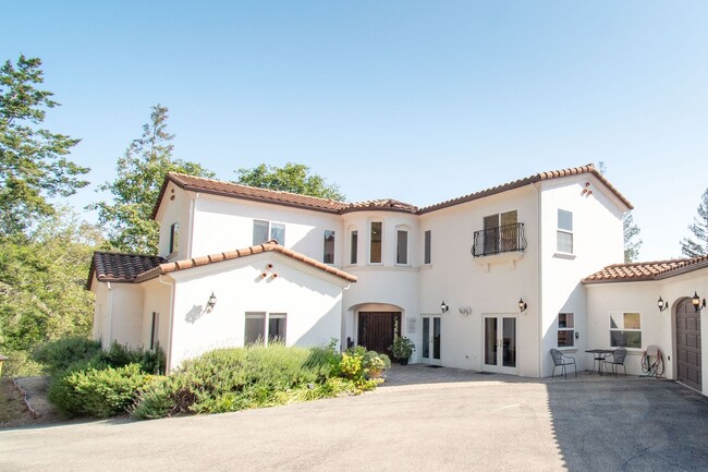 Building Photo - Beautiful Los Gatos Mountain Estate Retreat