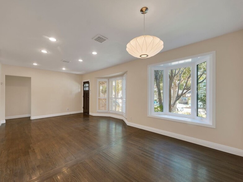 Building Photo - 4231 Stern