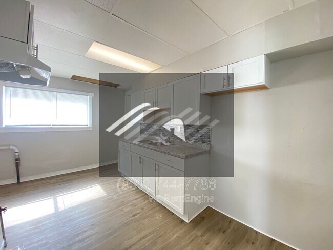 Building Photo - 323 Harrison St