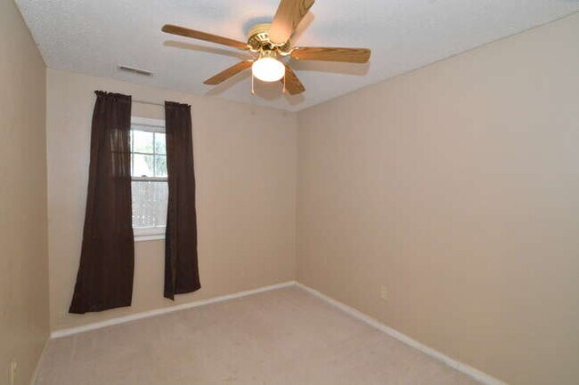 Building Photo - 1020 Tealwood Dr