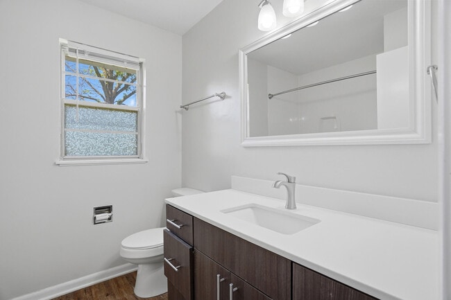 Building Photo - 405 Brewer Dr