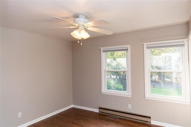 Building Photo - Rare Find... Detached Single Family Home in Purcell Park!