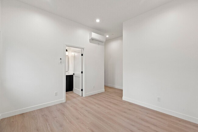 Building Photo - Stunning brand new construction, modern luxury living!