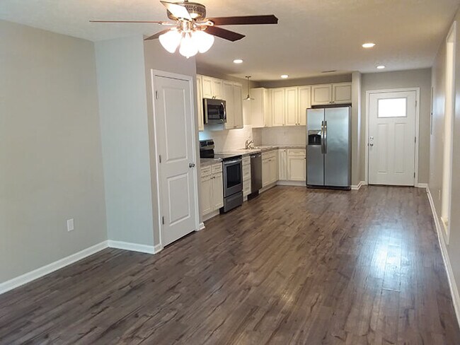 Building Photo - 1108 S Locust St