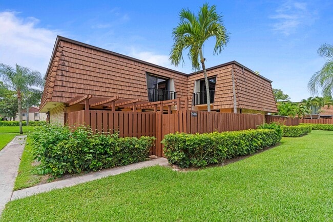Building Photo - 1405 14th Ln