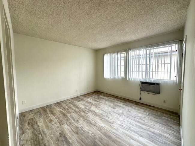 Building Photo - 12117 Pacific Ave