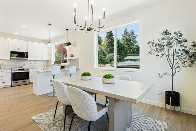 Building Photo - Montlake Townhome