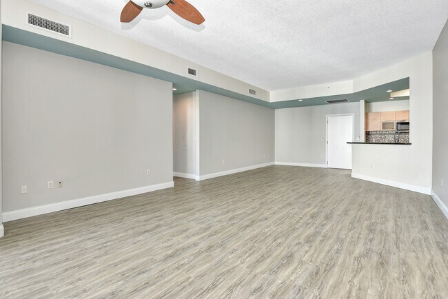 Building Photo - 231 Riverside Dr