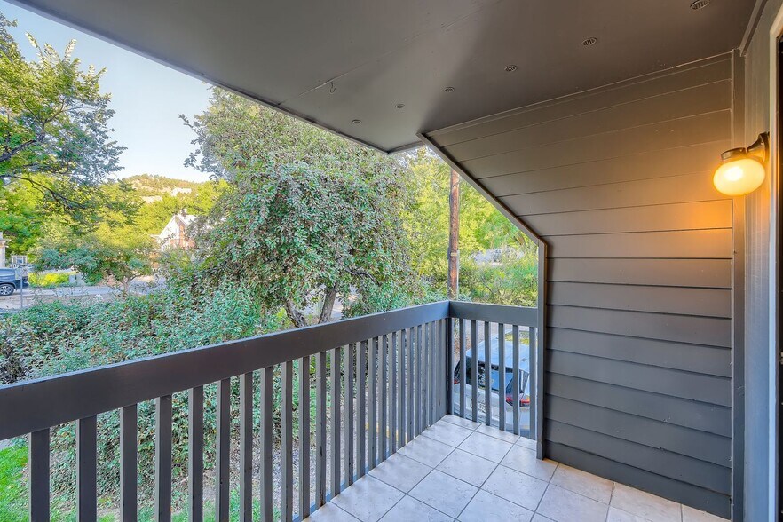 Building Photo - 2020 5th St