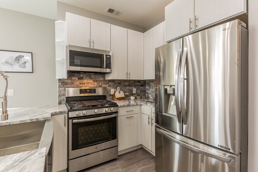 Building Photo - 1321 N 19th St