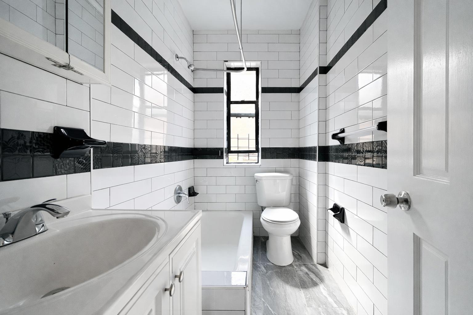 Building Photo - 24 Thayer St