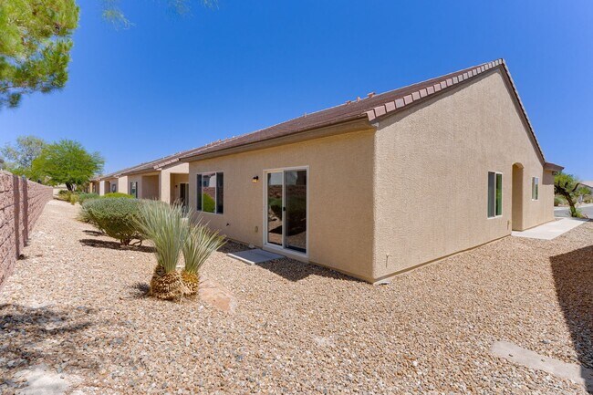 Building Photo - Spacious & Bright 3-Bed Home in Desirable ...
