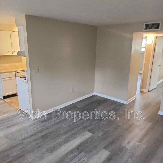 Building Photo - 4902 Saddlebrook Ln