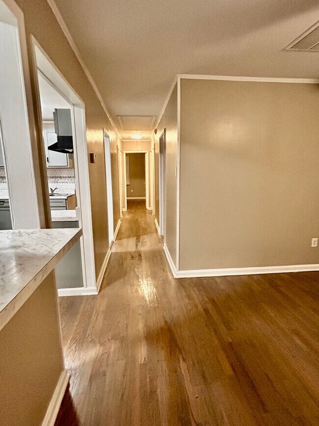 Building Photo - Newly Renovated Home in Binghampton