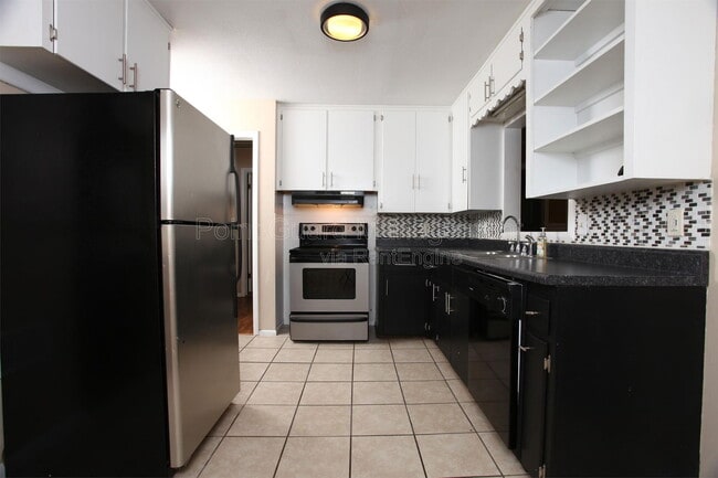 Building Photo - 1615 W Crawford St