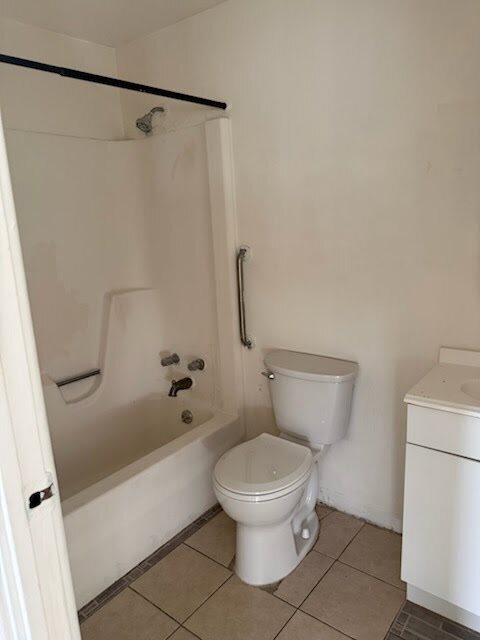 Building Photo - 2324 Iroll Ave