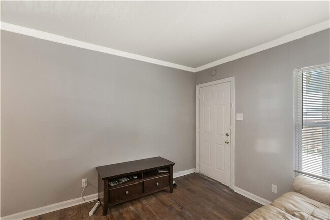 Building Photo - 204 E 30th St