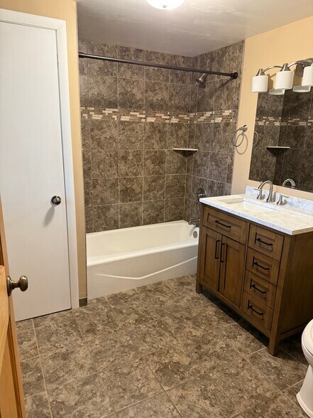 Upstairs Bathroom - 2129 Midlothian Rd